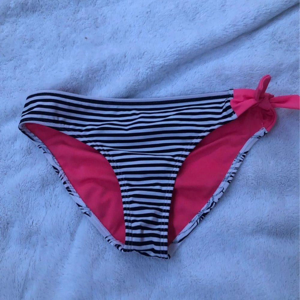 Roxy bikini bottoms perfect condition size small.